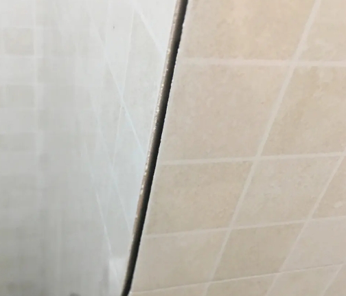 来宾市瓷砖空鼓维修公司分享阳台瓷砖脱落的修复过程可以分为以下几个步骤